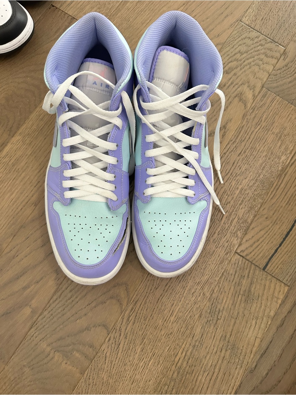 Nike Air Jordan 1 Mid in Lavender and Mint - Picture 5 of 6